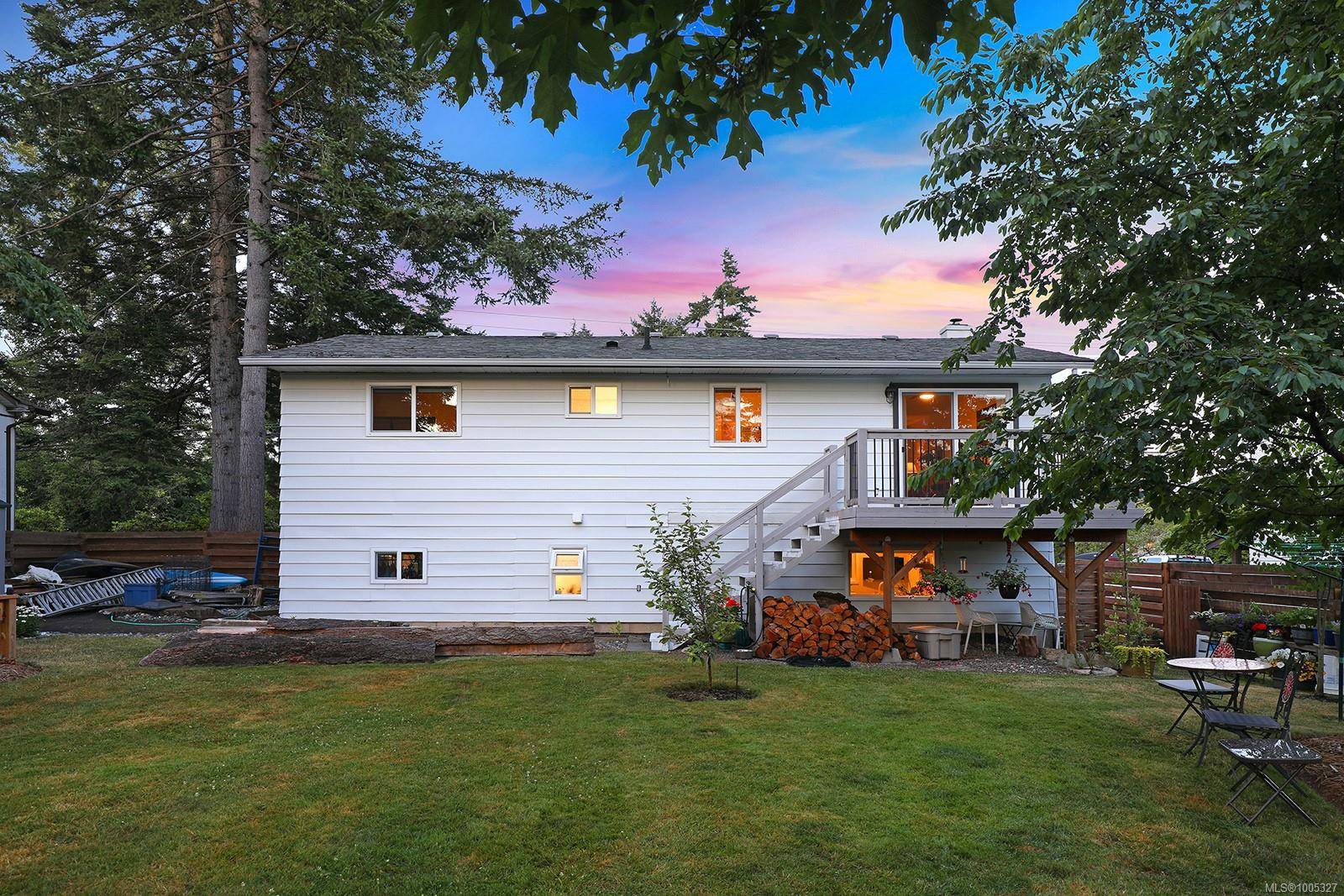 Comox, BC V9M 3H9,527 Pritchard Rd