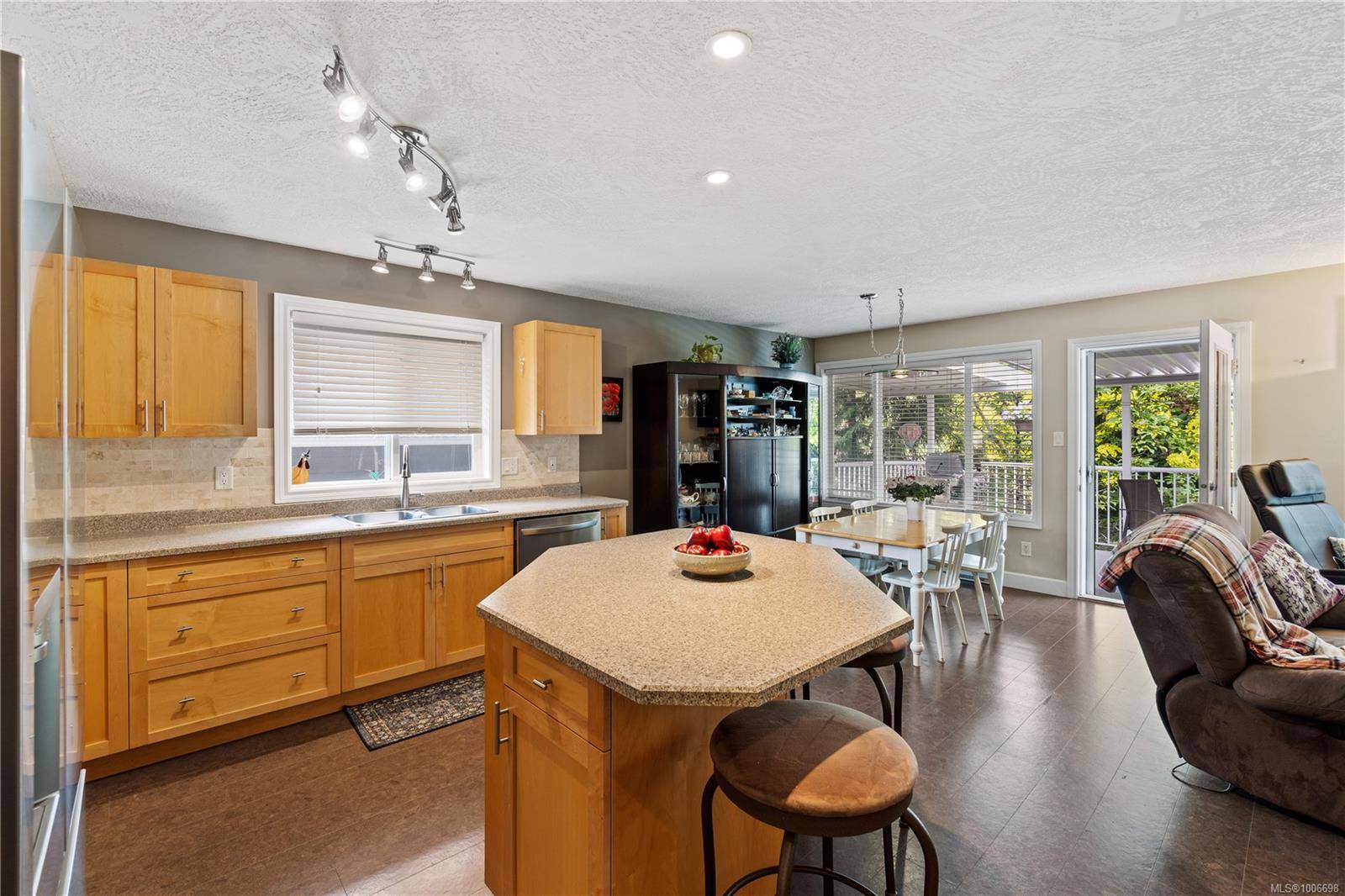 Nanaimo, BC V9T 4Z3,5524 Avro Way