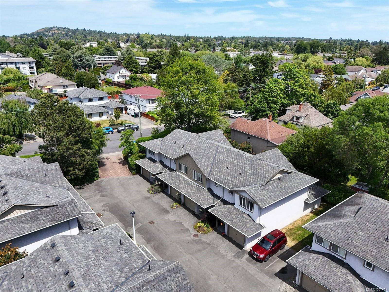 Victoria, BC V8R 4M1,2669 Shelbourne St #15