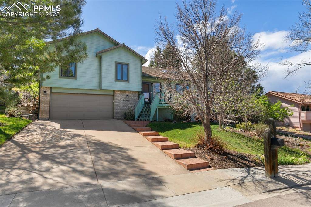 1045 Golden HIlls RD, Colorado Springs, CO 80919