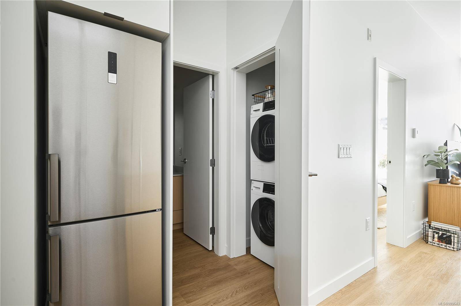 Victoria, BC V8V 0H2,1115 Johnson St #116