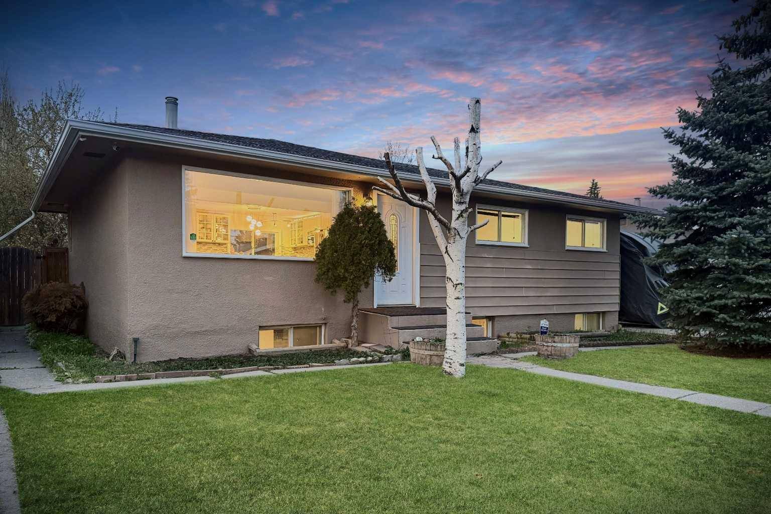 4224 Worcester DR Southwest, Calgary, AB T3C 3L4
