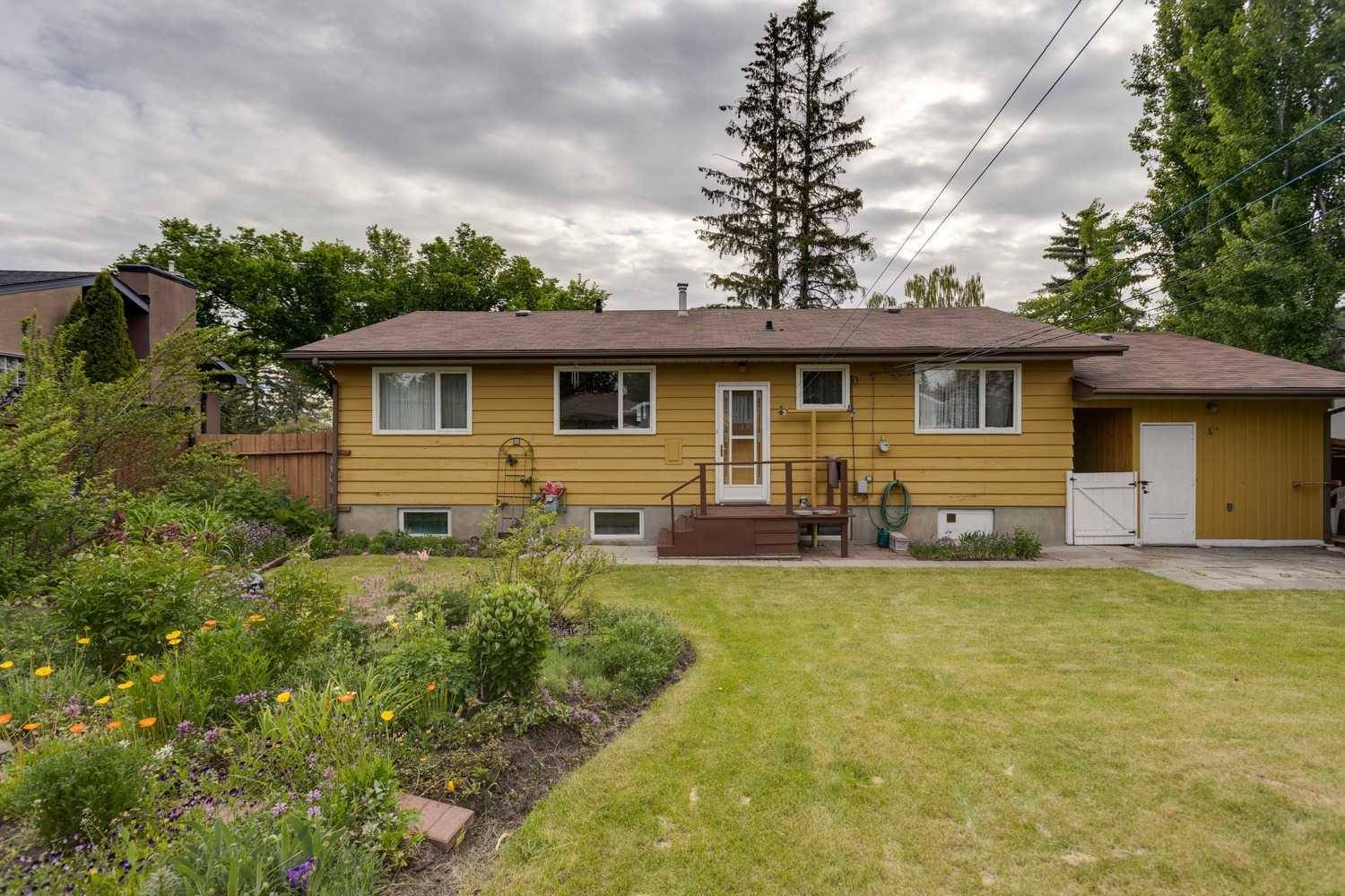 Calgary, AB T3C 3C6,21 Wildwood DR Southwest