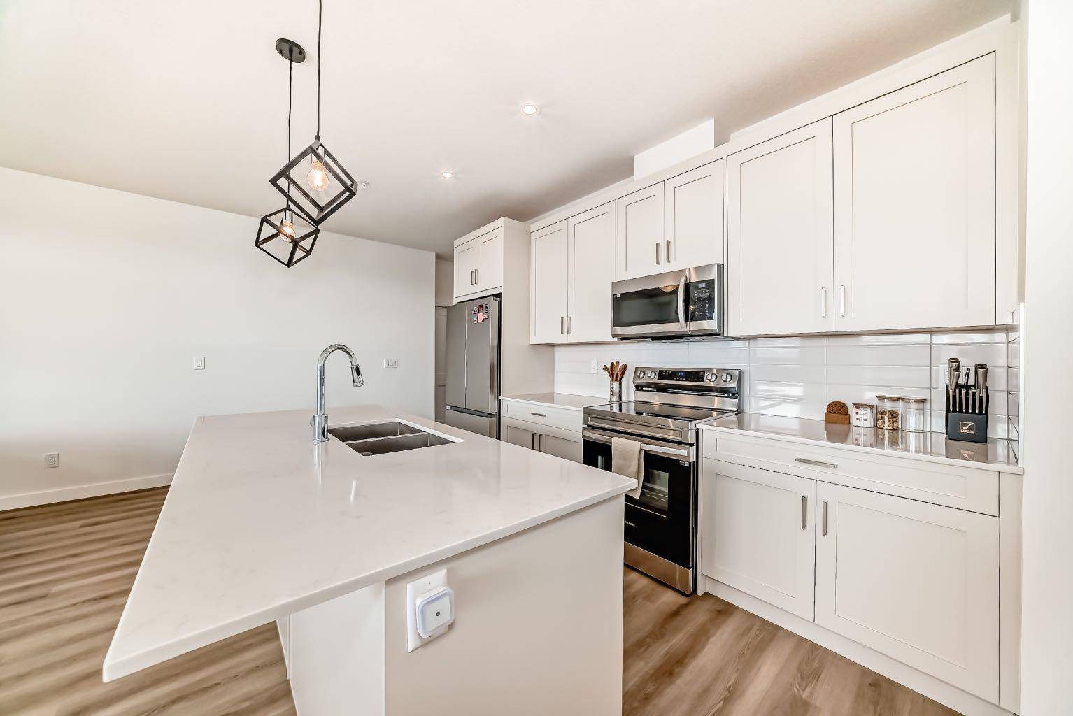 Calgary, AB T3P 2C7,55 Lucas WAY NW #2307
