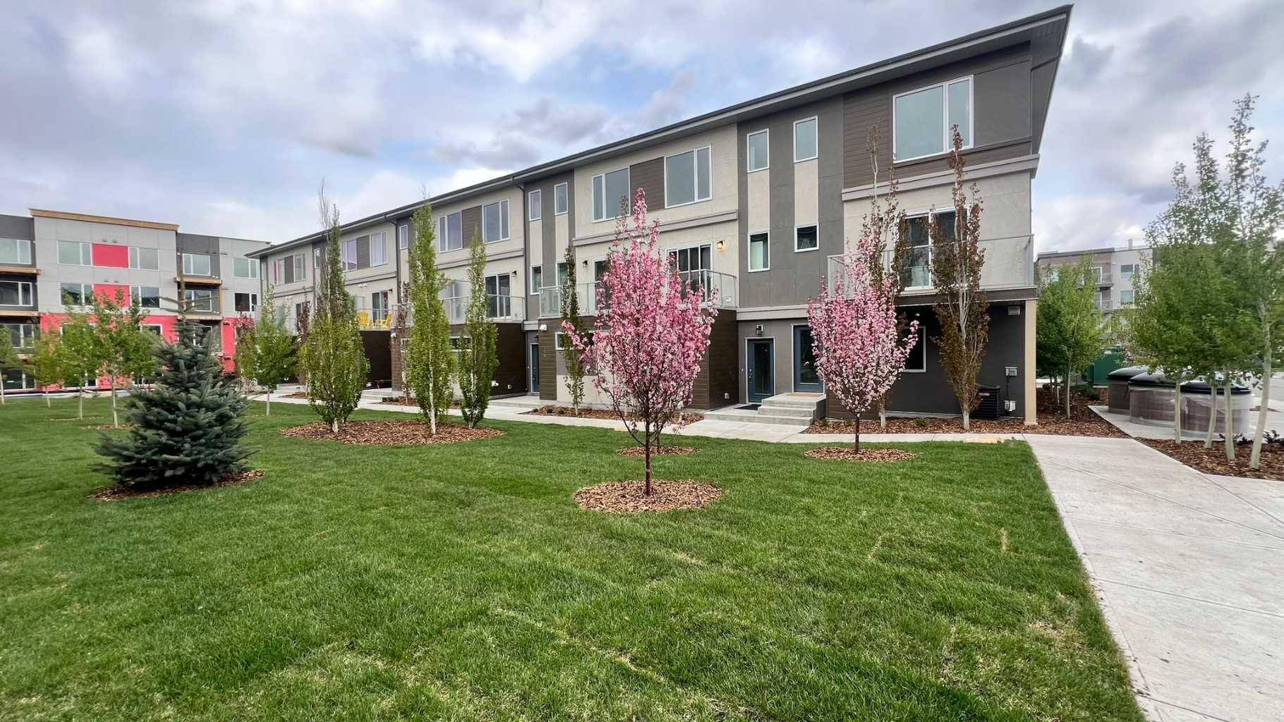 212 Shawnee SQ SW, Calgary, AB T2Y 0T7
