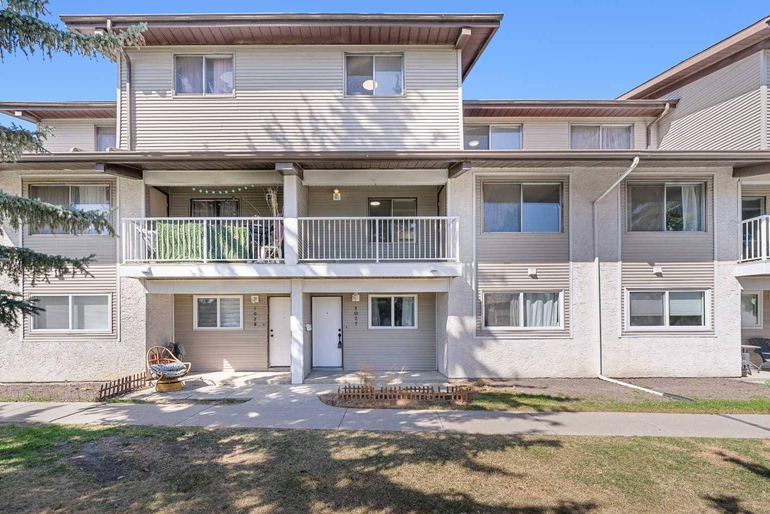 200 Brookpark DR Southwest #1027, Calgary, AB T2W3E5