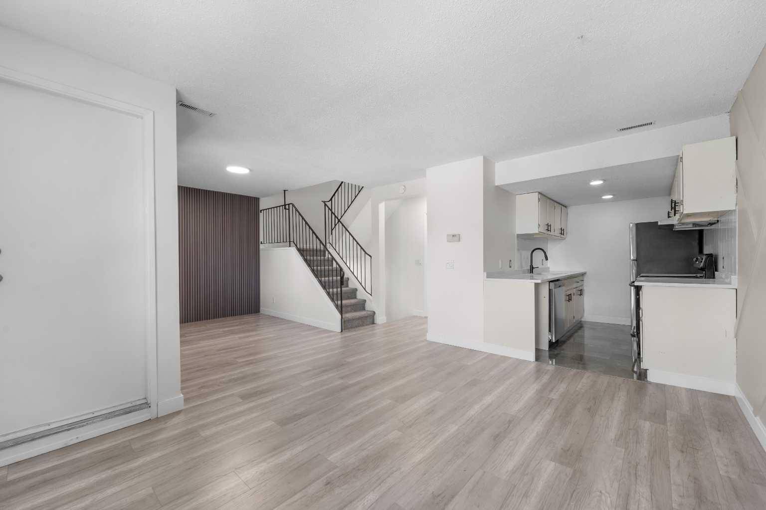 Calgary, AB T2W3E5,200 Brookpark DR Southwest #1027
