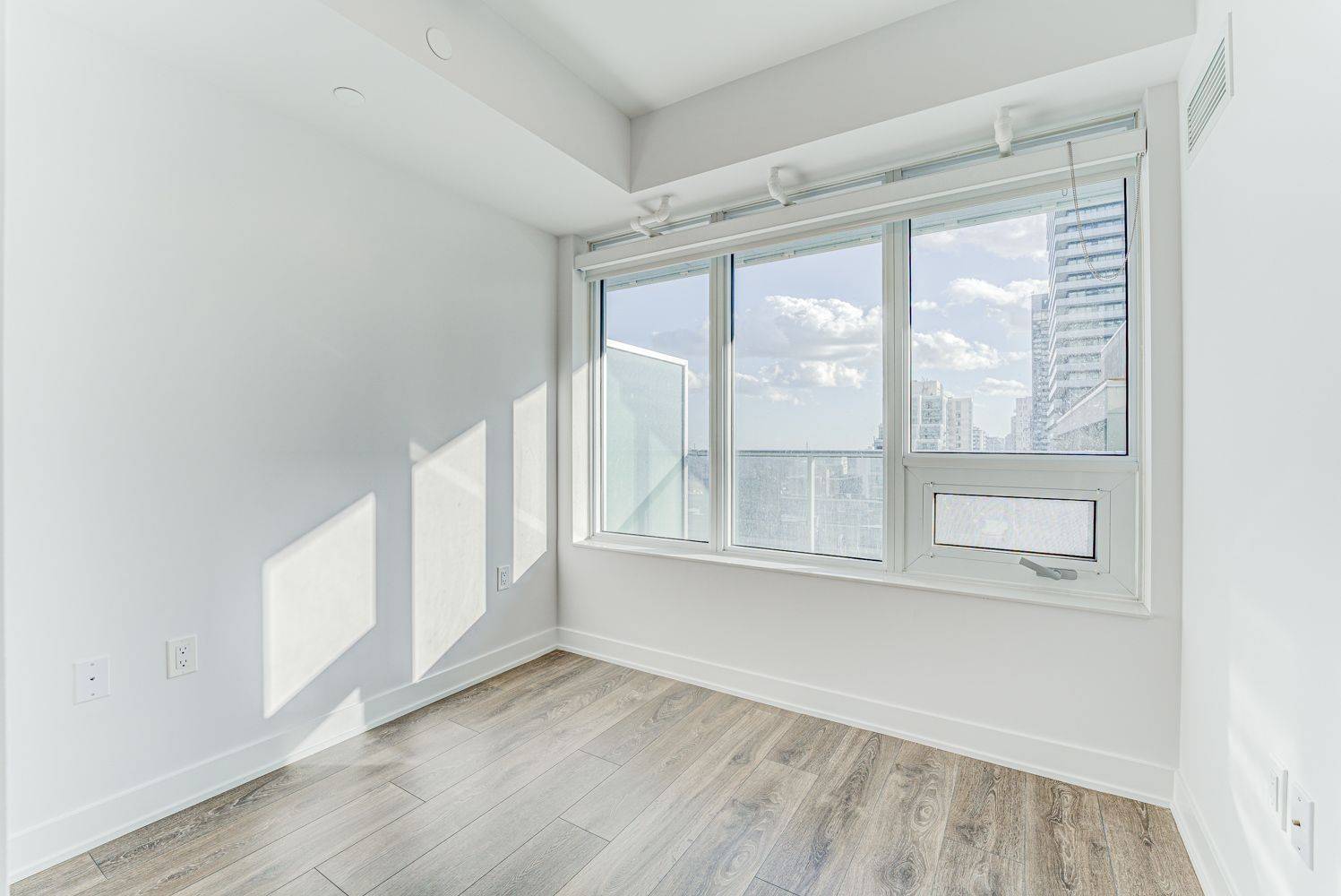 195 Redpath AVE #1606, Toronto C10, ON M4P 0E4