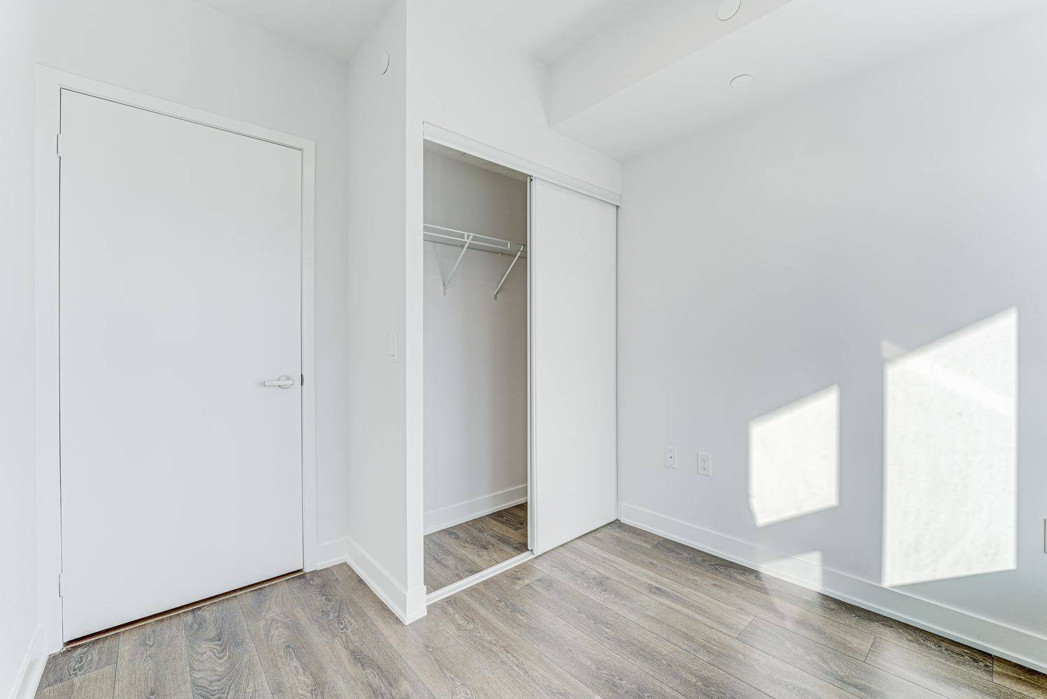 Toronto C10, ON M4P 0E4,195 Redpath AVE #1606