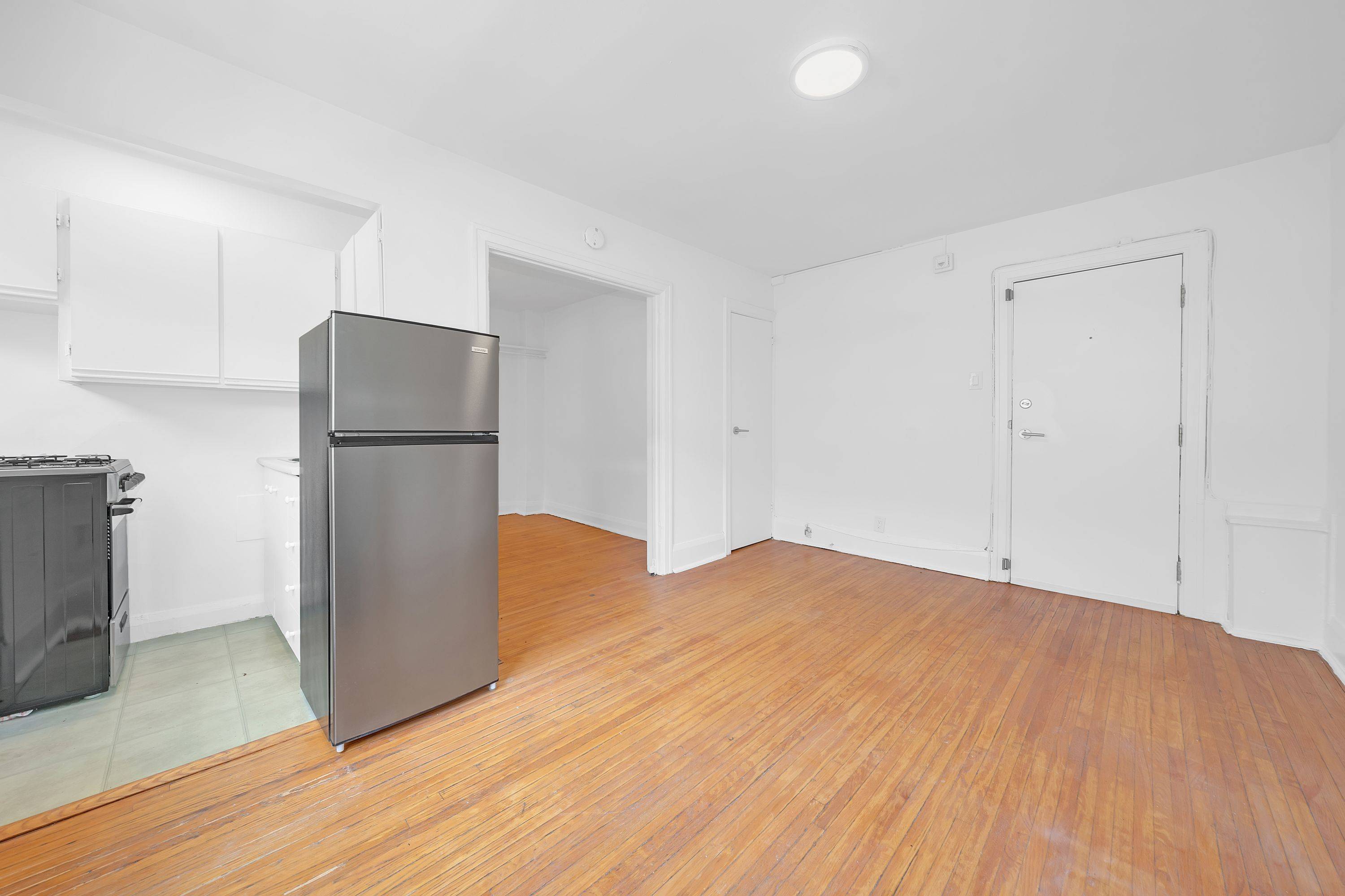 Toronto C02, ON M4V 1J4,26 Balmoral AVE #309