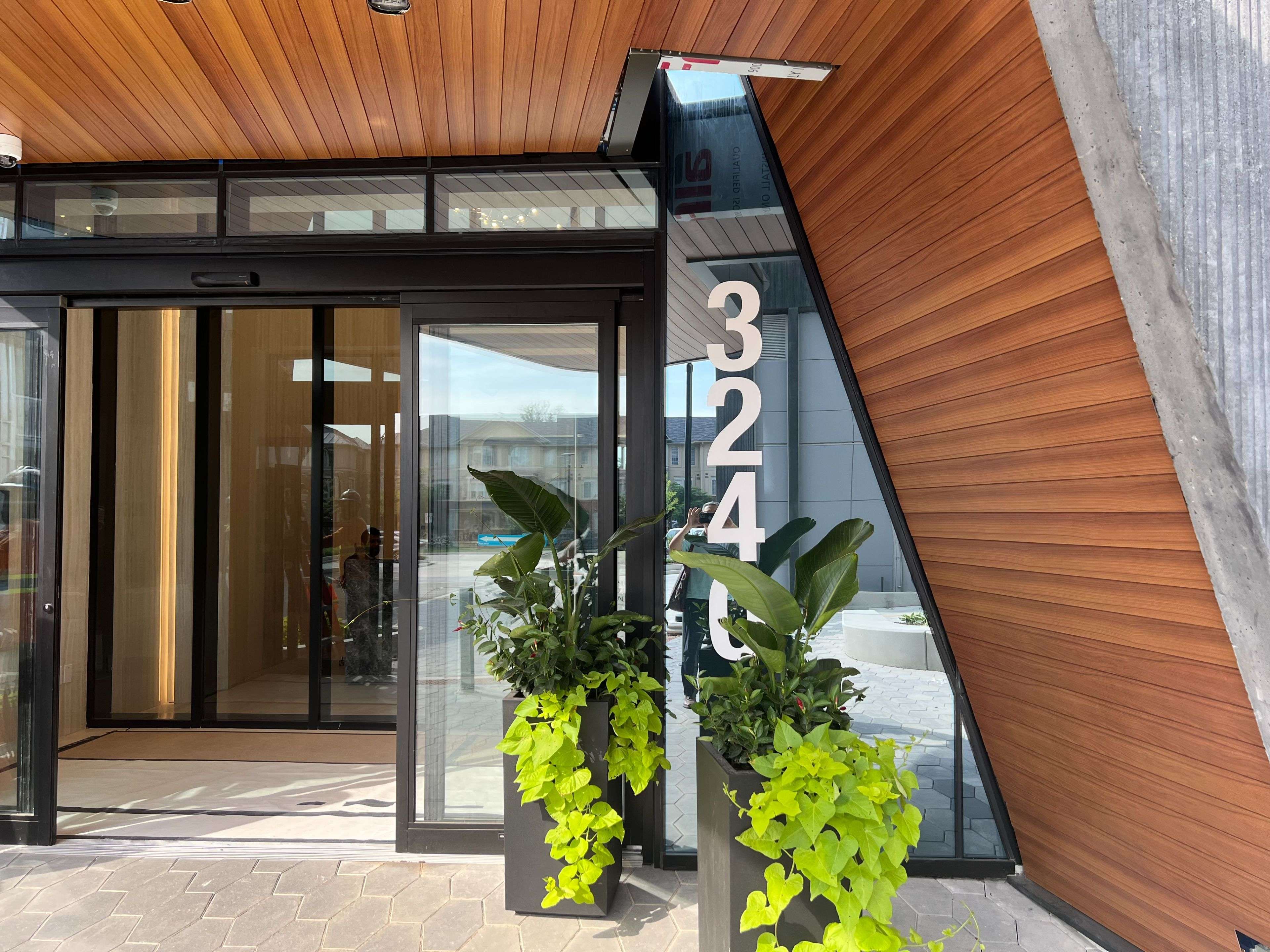 Oakville, ON L6H 0X1,3240 William Coltson AVE #510