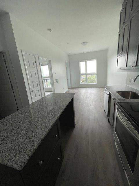 Oakville, ON L6M 5N4,95 Dundas ST W #411