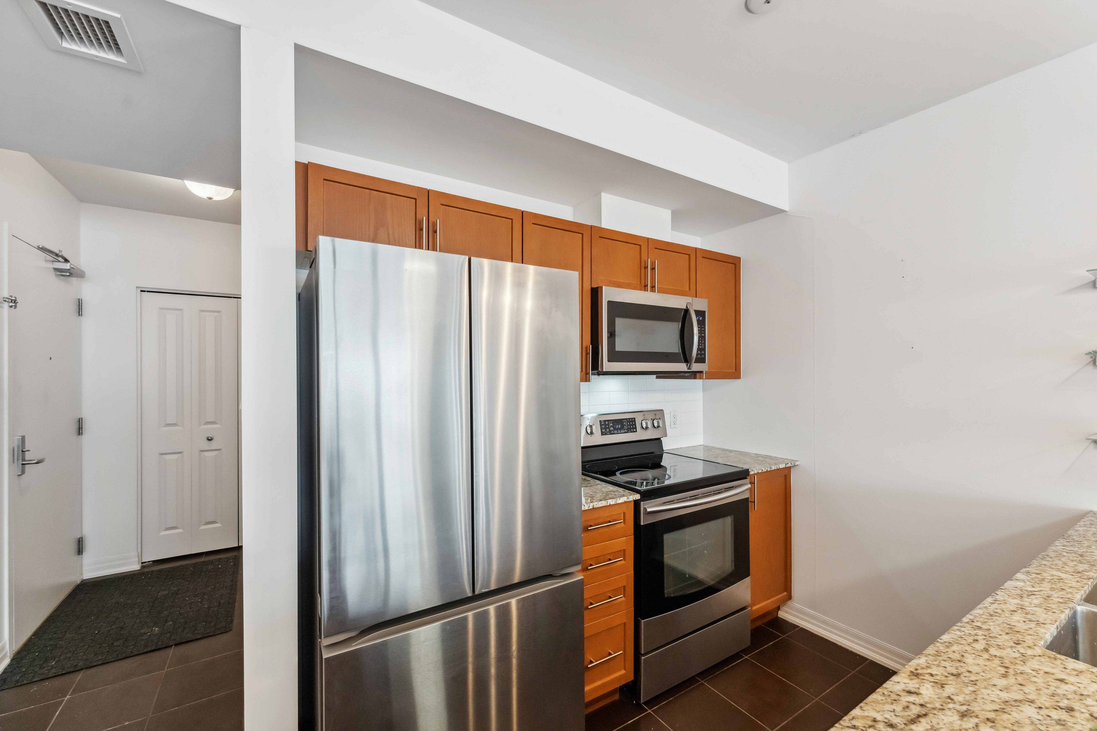 Vanier And Kingsview Park, ON K1L 0A9,90 Landry ST #907