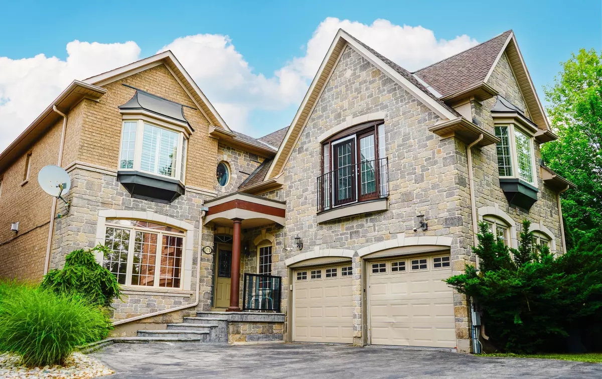 Oakville, ON L6L 6W8,373 Burloak DR