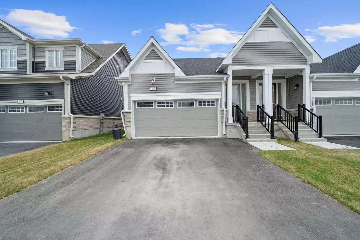 Loyalist, ON K0H 1G0,15 Golf Links DR