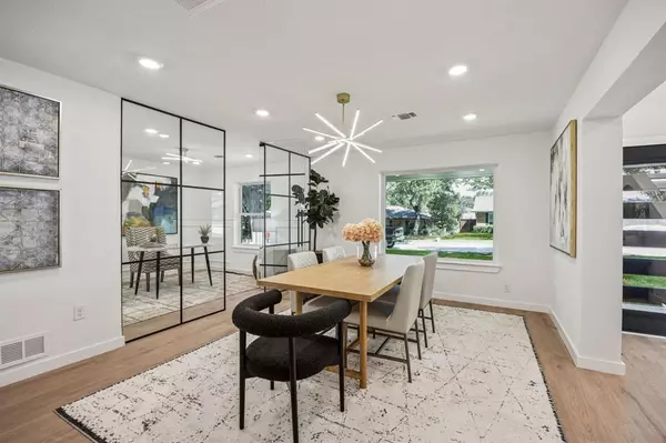 Dallas, TX 75240,13616 Rolling Hills Lane