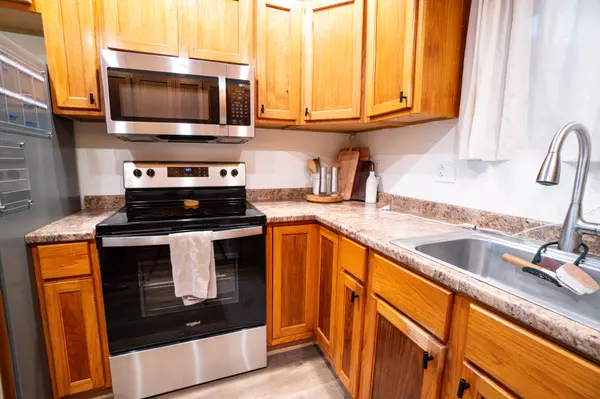 Kailua-kona, HI 96740,75-5863 KUAKINI HIGHWAY #104