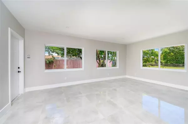 3811 NW 173rd Ter, Miami Gardens, FL 33055