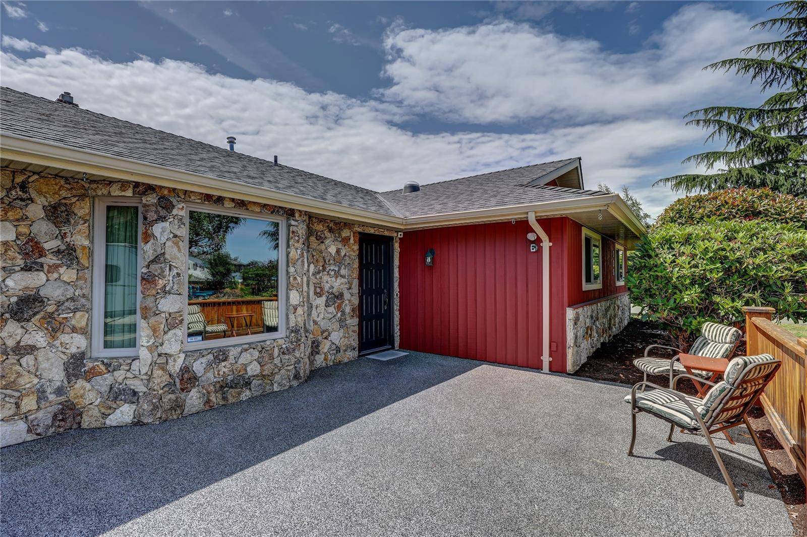Parksville, BC V9P 1G5,325 McKinnon St