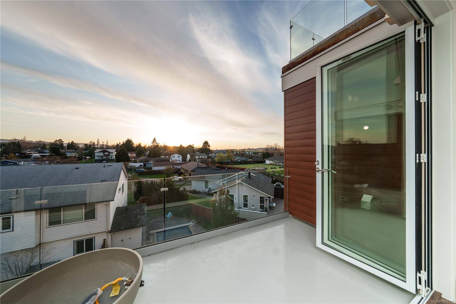 Sidney, BC V8L 2W5,9570 Fifth St #207