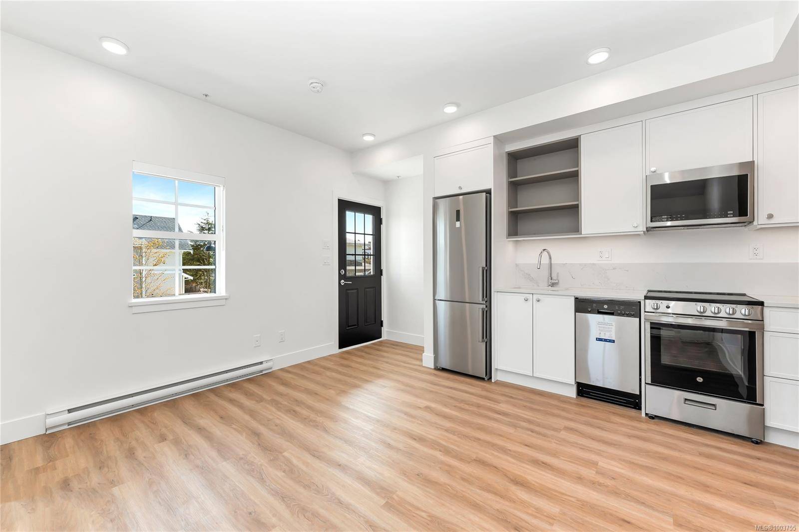 Victoria, BC V8V 3E1,1224 Richardson St #203 C