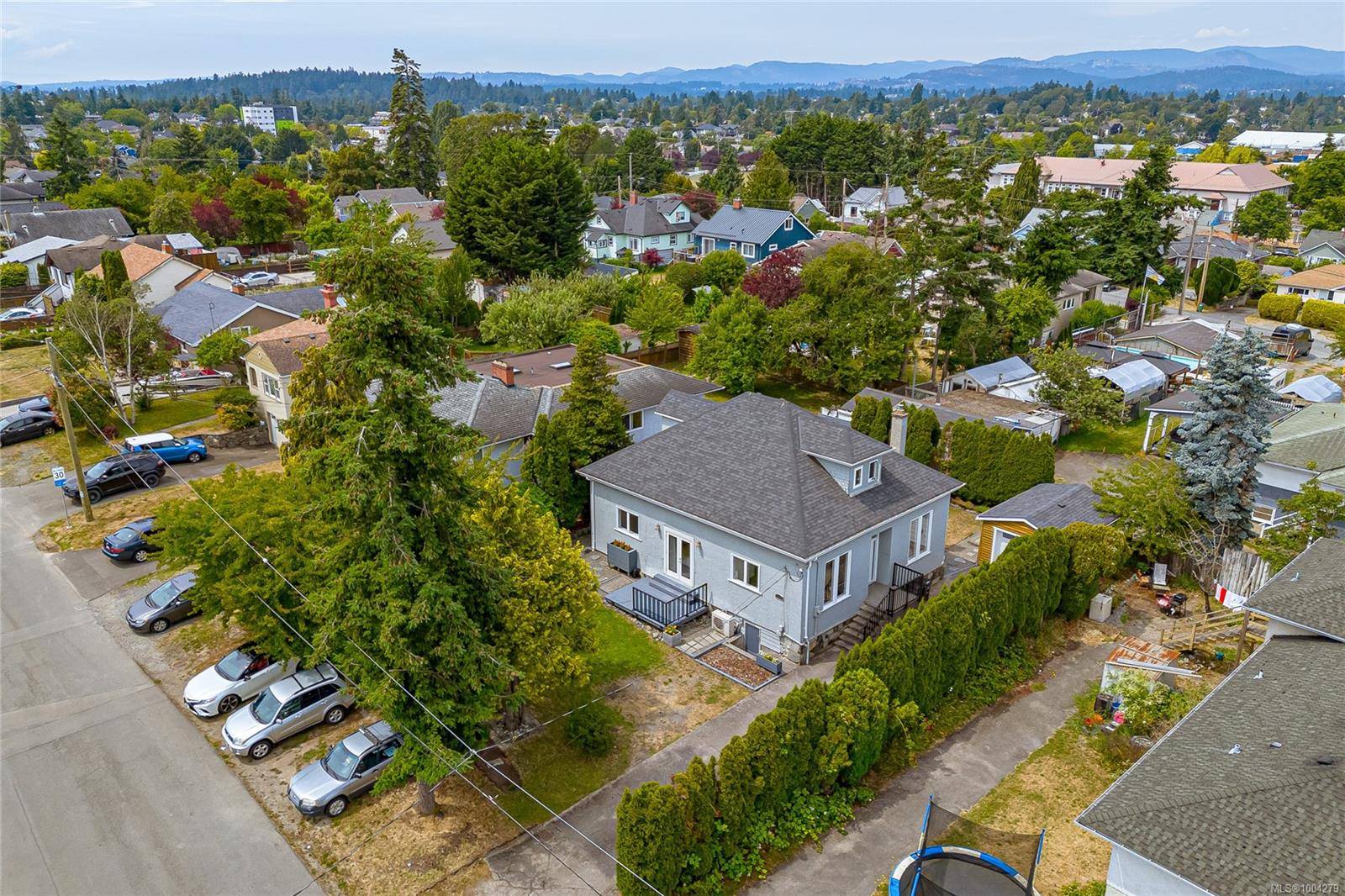 3184 Millgrove St, Saanich, BC V9A 1X6