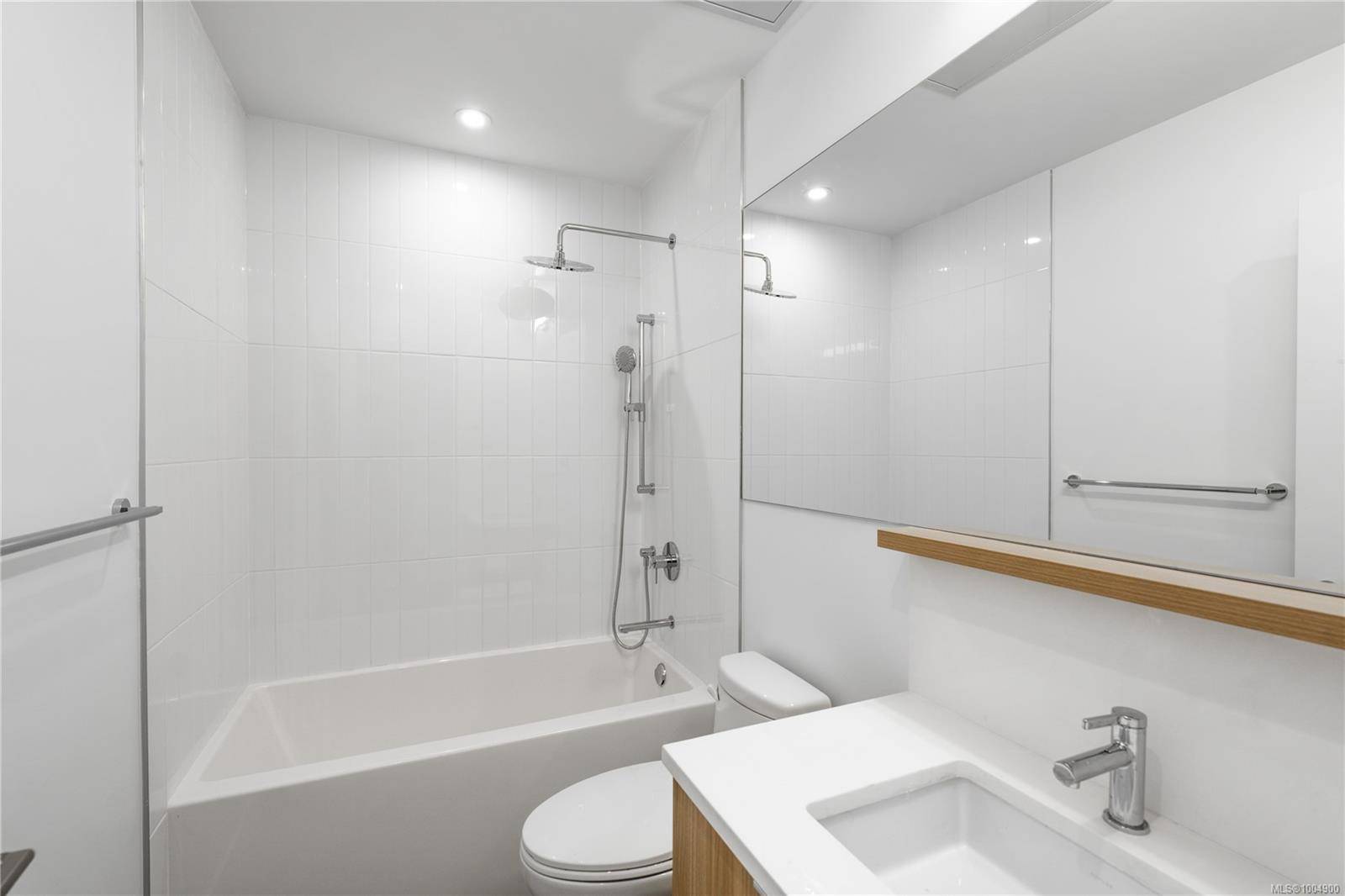Sidney, BC V8L 2W5,9570 Fifth St #303