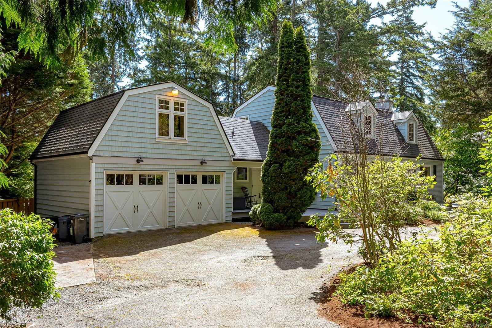 8565 Bourne Terr, North Saanich, BC V8L 1L9
