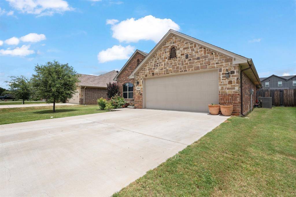 Granbury, TX 76049,3104 Wrangler Court