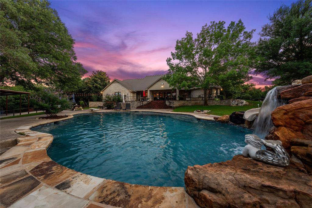Crawford, TX 76638,840 Winding Trail