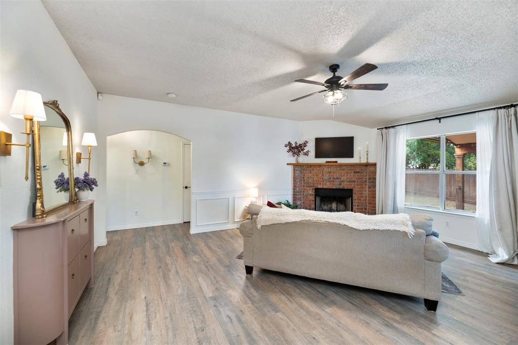 Saginaw, TX 76179,929 Comiskey Court