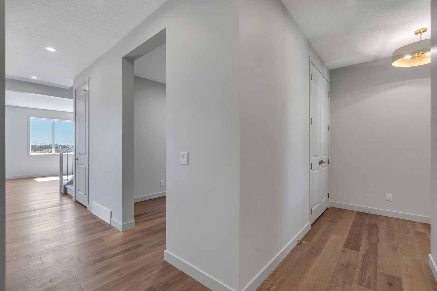Calgary, AB T3M3J4,243 Marina GRV Southeast