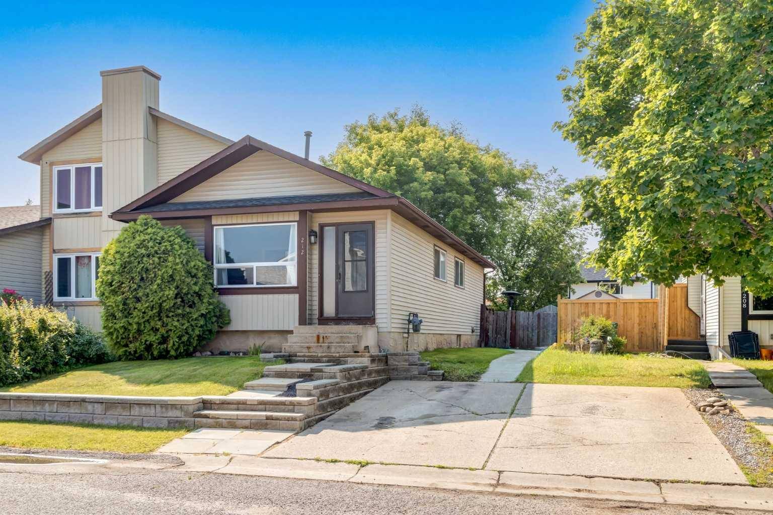 212 Deerview CT Southeast, Calgary, AB T2J6J9