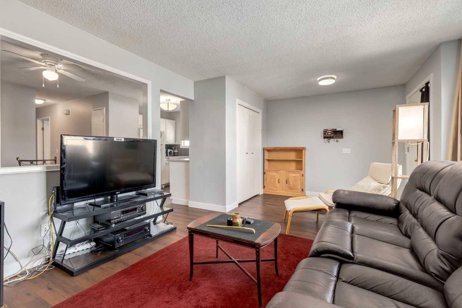 Calgary, AB T2J6J9,212 Deerview CT SE