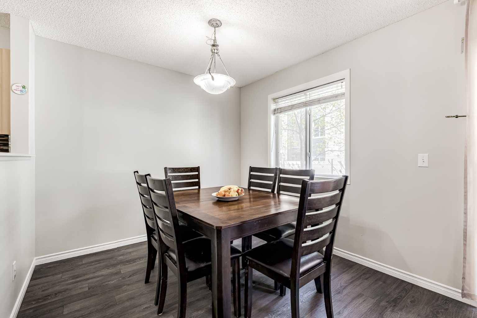 Airdrie, AB T4B3C6,760 Railway Gate Southwest #402