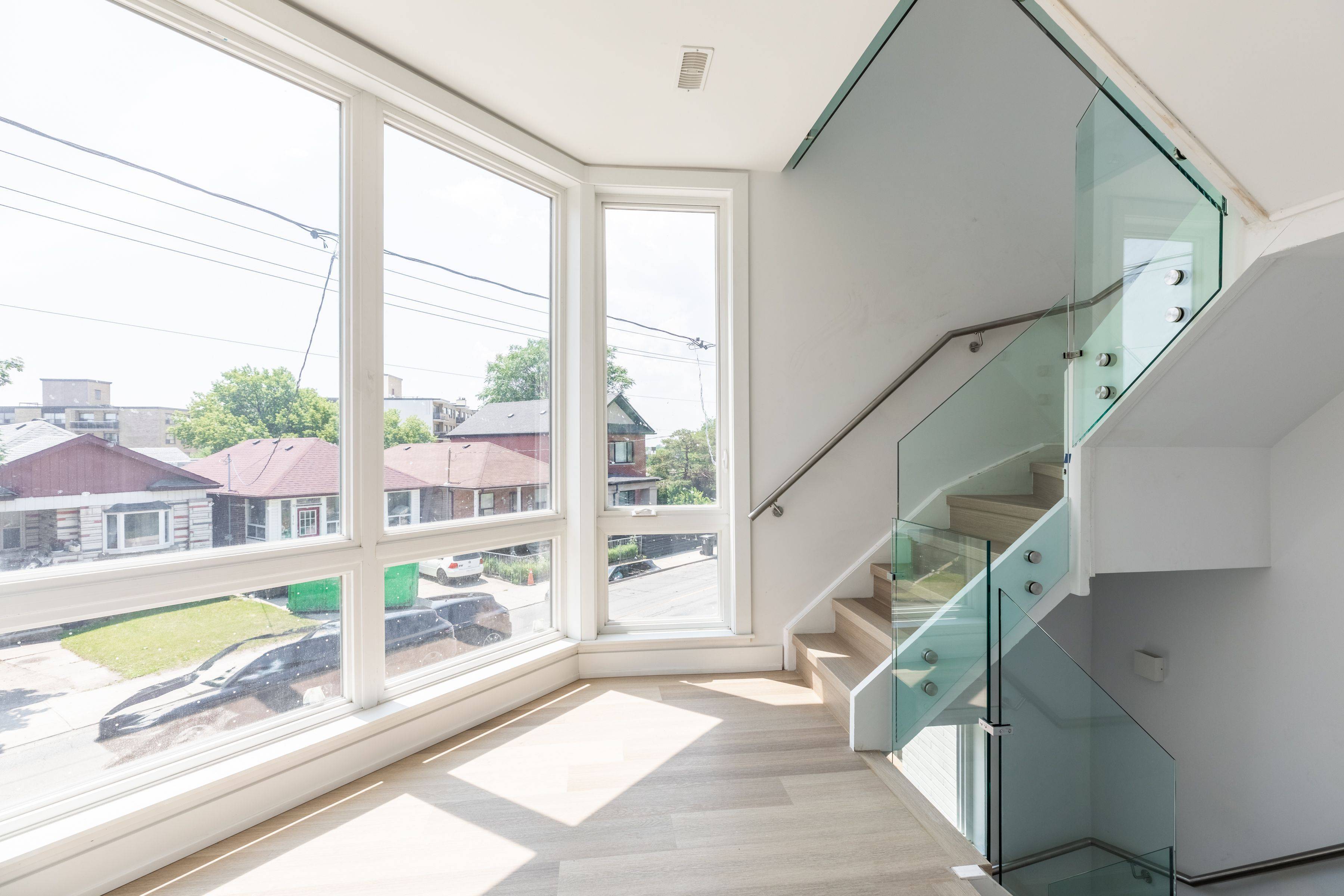 467 Vaughan RD, Toronto C03, ON M6C 2P5