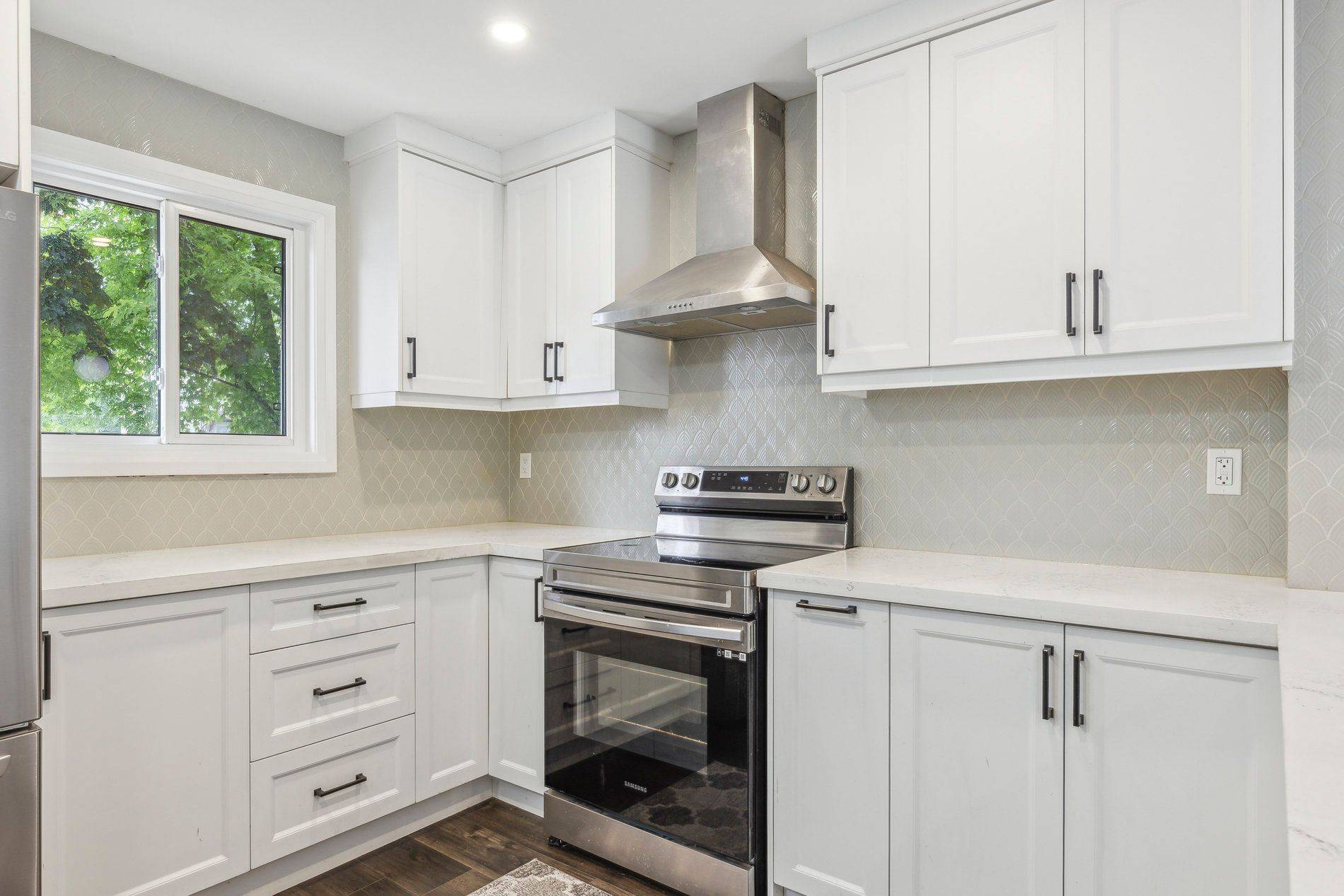 Oshawa, ON L1H 7Z1,1183 Southdale AVE