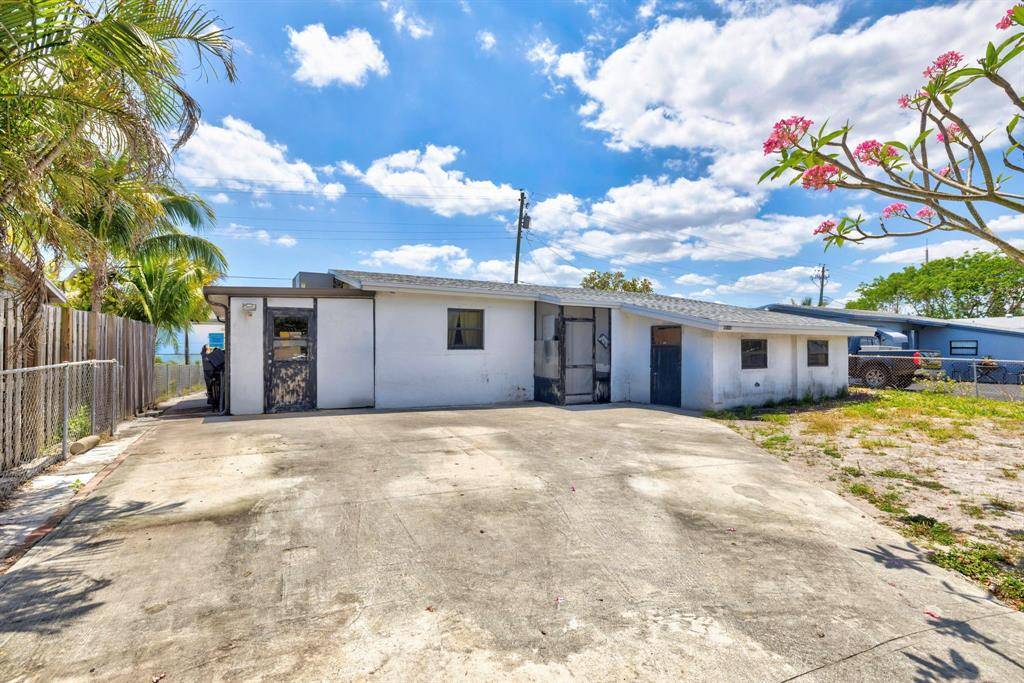 1000 NE 52nd Ct, Deerfield Beach, FL 33064