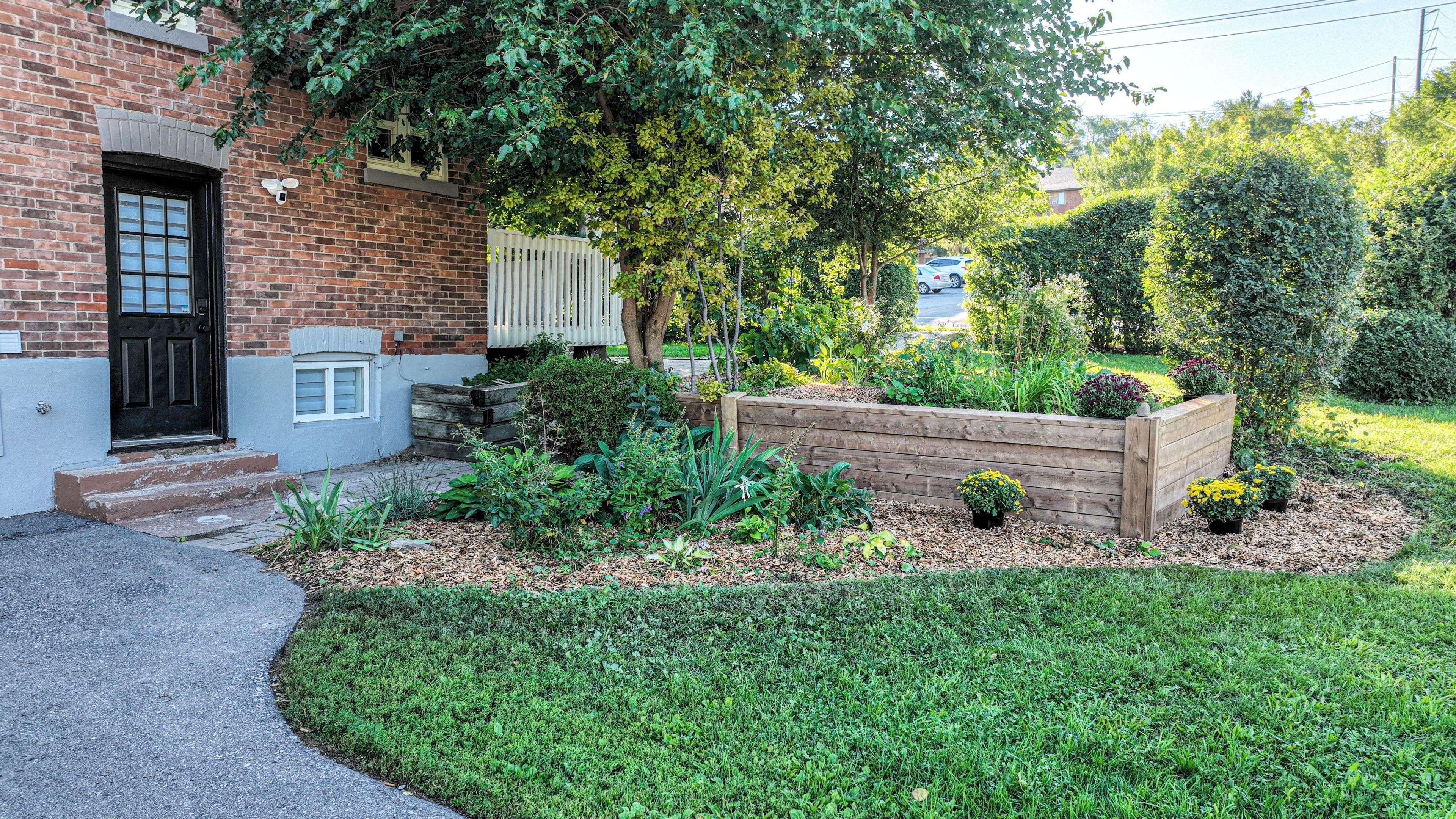 Barrie, ON L4M 1V6,24 Penetang ST