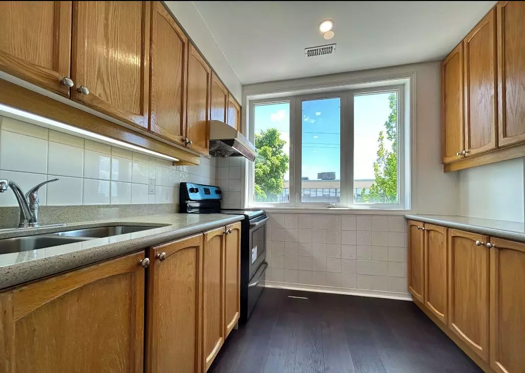 Richmond Hill, ON L4C 0R5,21 Elgin Mills RD W #7