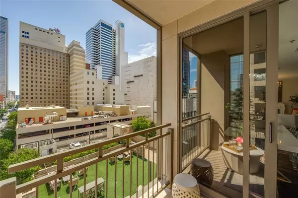 Dallas, TX 75202,1200 Main Street #809