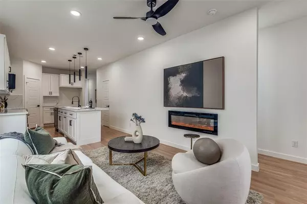 Dallas, TX 75215,2321 Budd Street