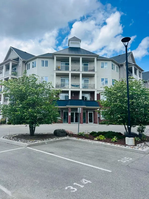 80 Aspen Springs DR #102, Clarington, ON L1C 0V4