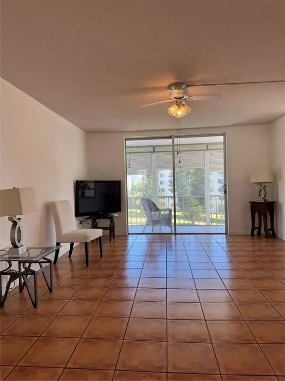Aventura, FL 33160,2859 Leonard Dr #G414