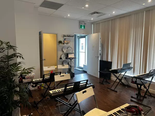 Markham, ON L3S 0B5,40 New Delhi DR #109