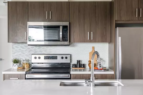 Hamilton, ON L8N 0B2,467 Charlton AVE E #404