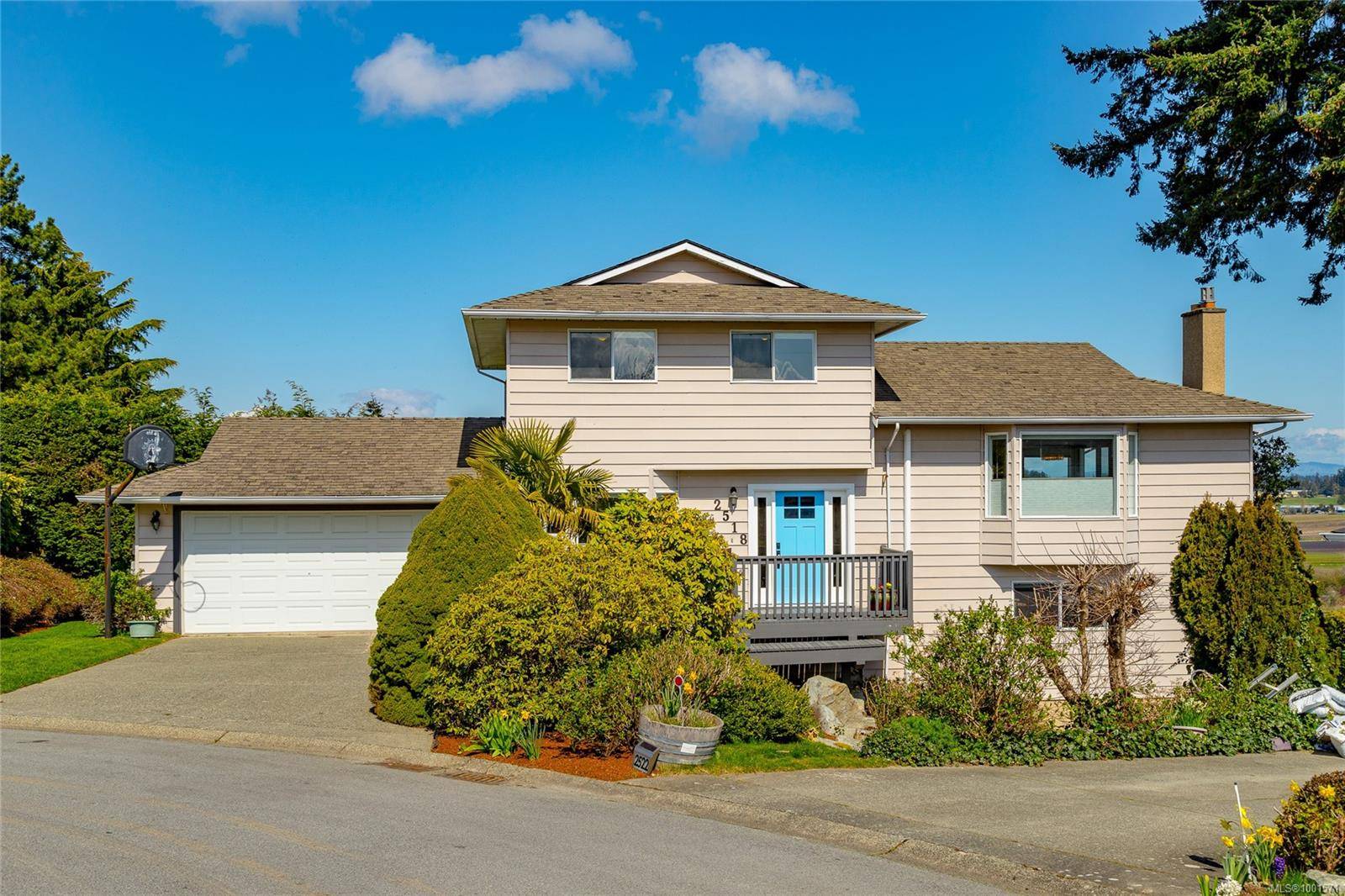 2518 Monte Vista Pl, Central Saanich, BC V8Z 6Y3