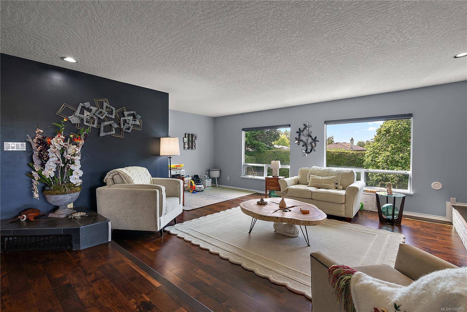 1529 Mt. Douglas Cross Rd, Saanich, BC V8N 1Z9