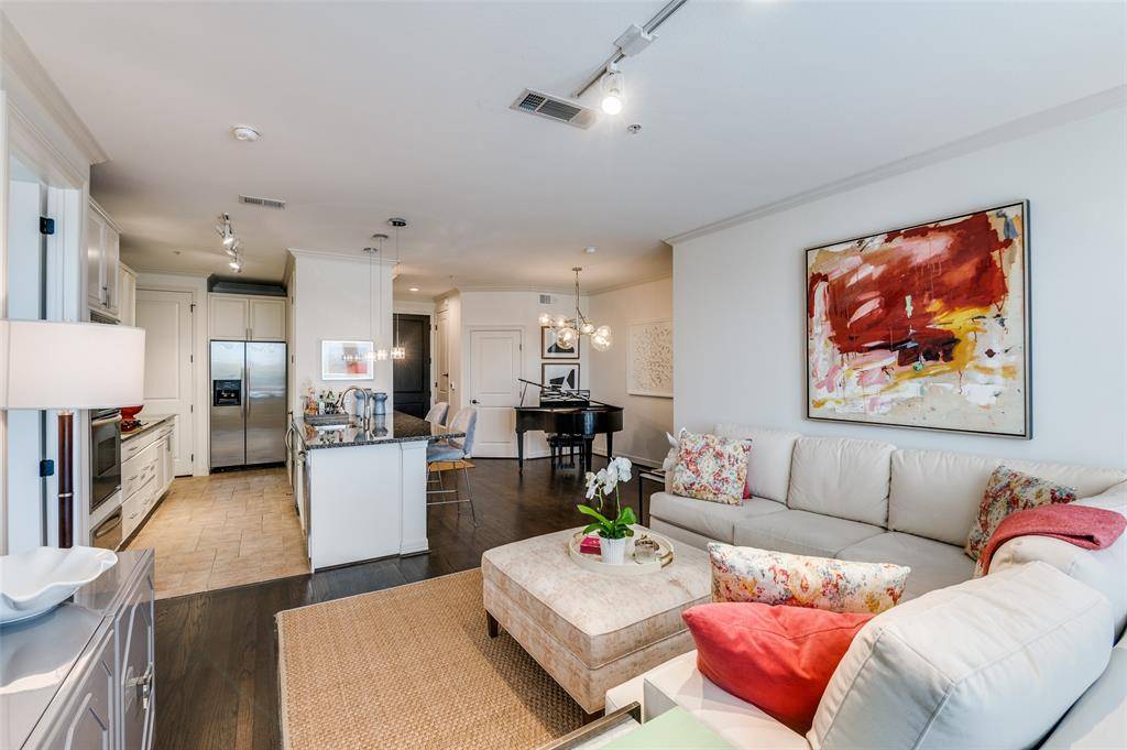 Dallas, TX 75225,8616 Turtle Creek Boulevard #421