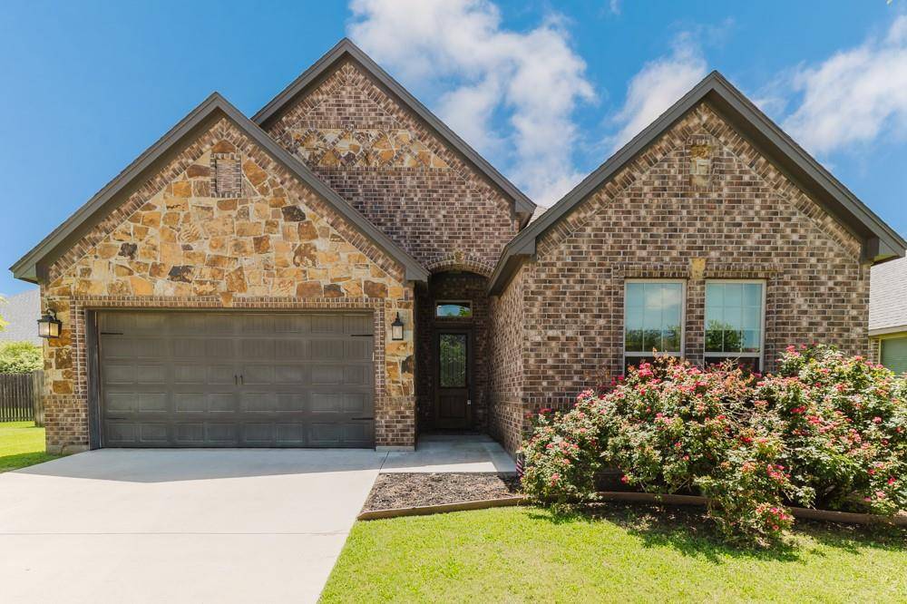 3005 Dry Creek Court, Decatur, TX 76234